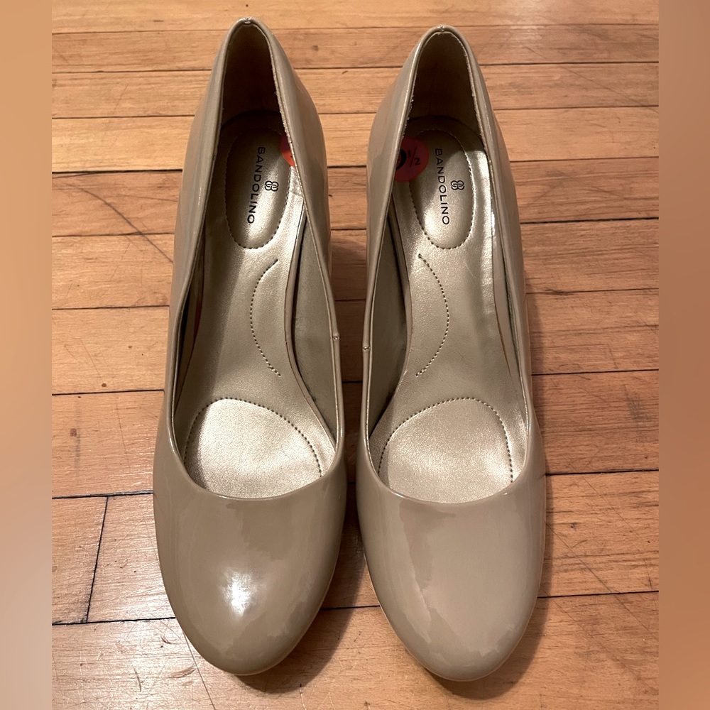 NWT Nude Bandalino Platform Heels size 9.5